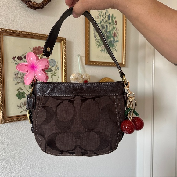 Sold - Picture 1 of 5